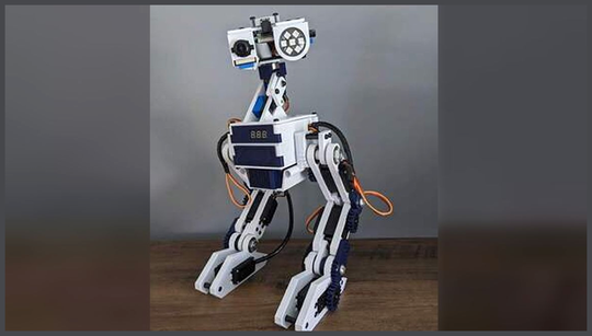 Raspberry Pi-powered bipedal robot is seriously cute