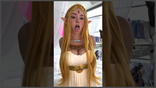 Zelda cosplay gets fans excited and takes them back to their childhood